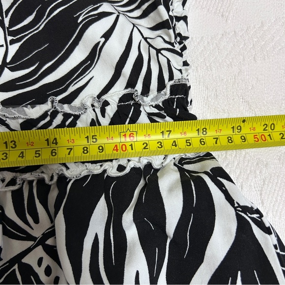 Halter Style Maxi Dress Women’s Size XL Black & White Leaf Print Ruched Back - Picture 6 of 7